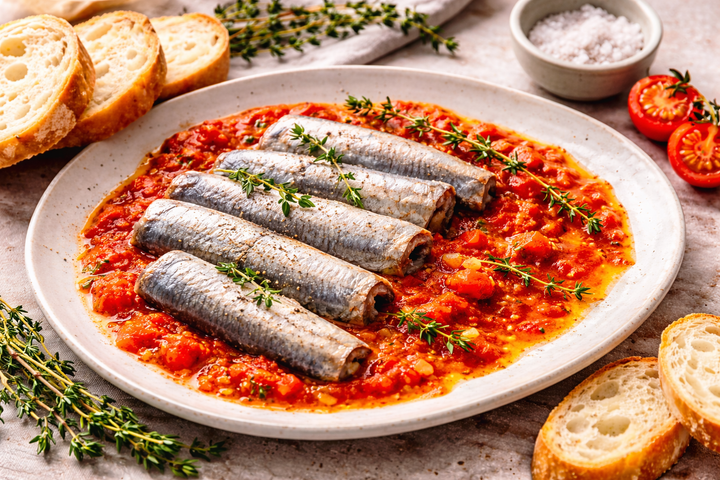 Sardinen auf Thymian-Tomaten