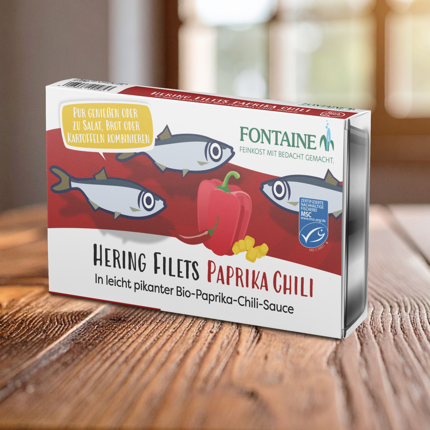 Eine Dose Hering Paprika Chili auf dem Tisch